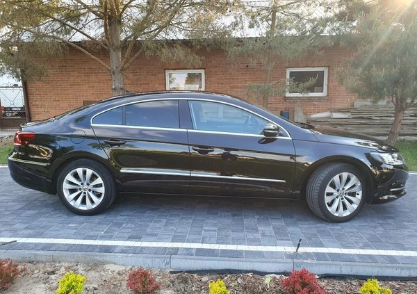 Volkswagen CC cena 61500 przebieg: 168500, rok produkcji 2016 z Sandomierz małe 121